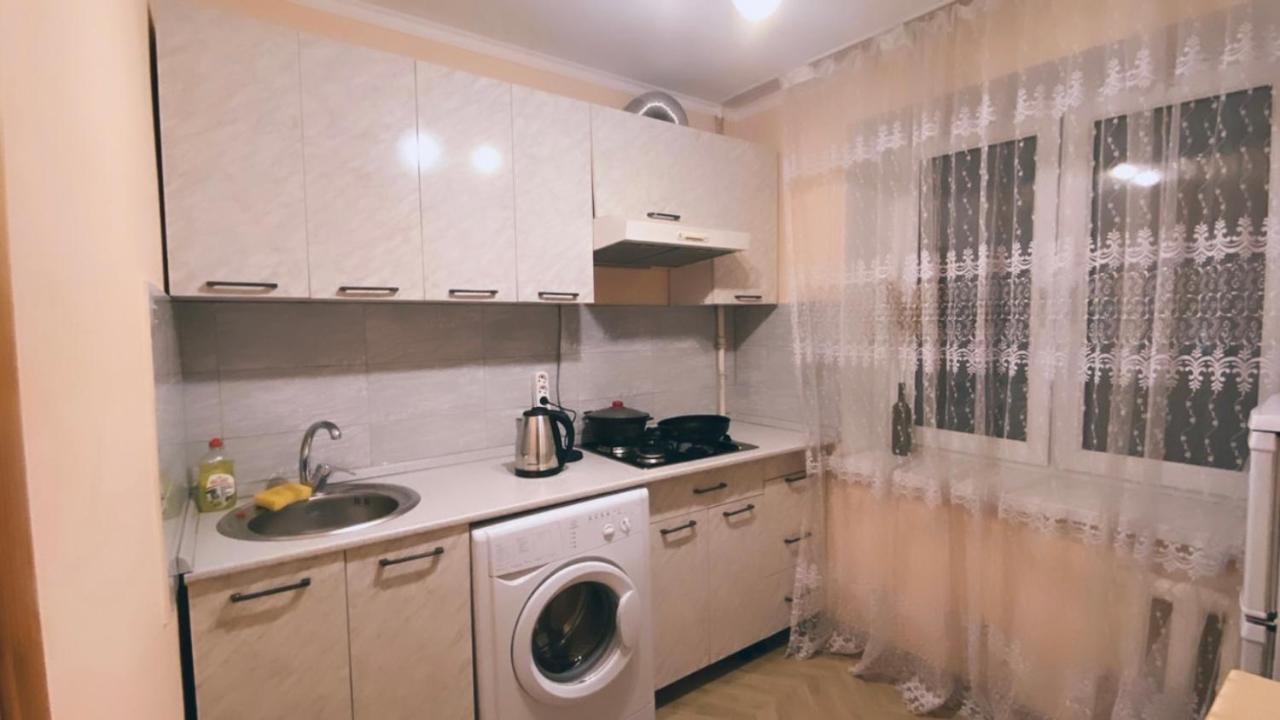 2 Комн Квартира На Новой Площади Apartman Almati Kültér fotó