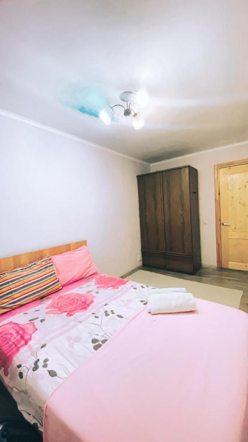 2 Комн Квартира На Новой Площади Apartman Almati Kültér fotó