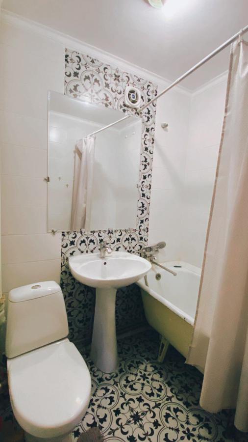 2 Комн Квартира На Новой Площади Apartman Almati Kültér fotó